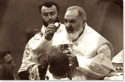 padre-pio-communion