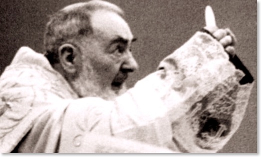 padre-pio-elevating-host